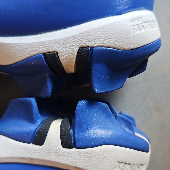 Blue Nike Softball Cleats - Picture 9 of 12